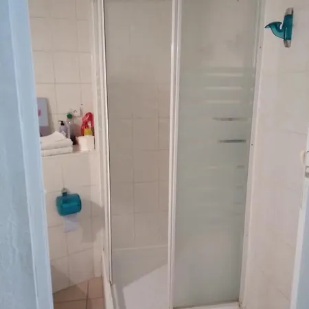 Maly Appart Avec Balcon Et 1 Studio En Rez-de-chaussee Daire