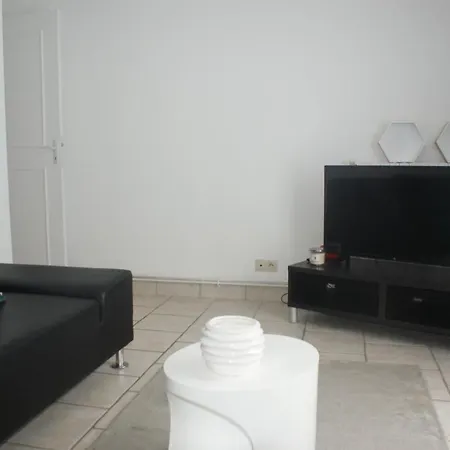 アパート Maly Appart Avec Balcon Et 1 Studio En Rez-de-chaussee *