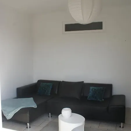 Maly Appart Avec Balcon Et 1 Studio En Rez-de-chaussee * ヴデーヌ