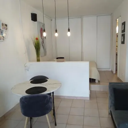 Maly Appart Avec Balcon Et 1 Studio En Rez-de-chaussee