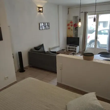 Maly Appart Avec Balcon Et 1 Studio En Rez-de-chaussee * ヴデーヌ